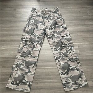 Abercrombie & Fitch Gray Camouflage Pants